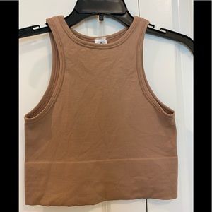 Dynamic seamless crop top
